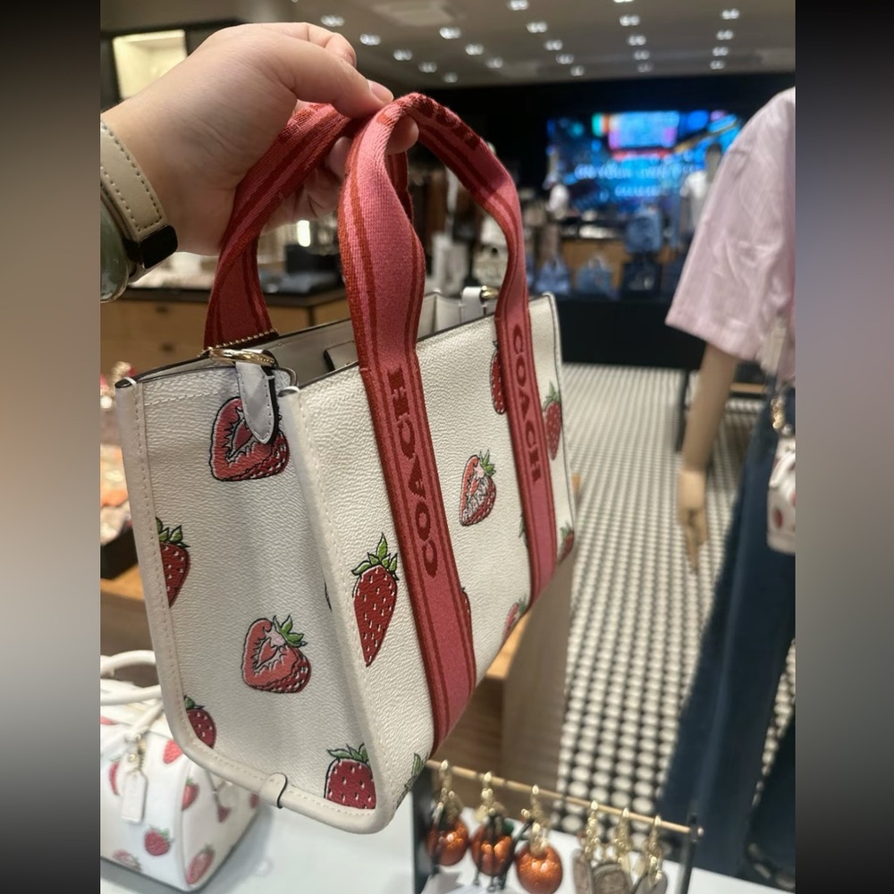NWT！COACH SMITH TOTE BAG 24 WITH STRAWBERRY PRINT (COACH CAR80) - Picture 2 of 7